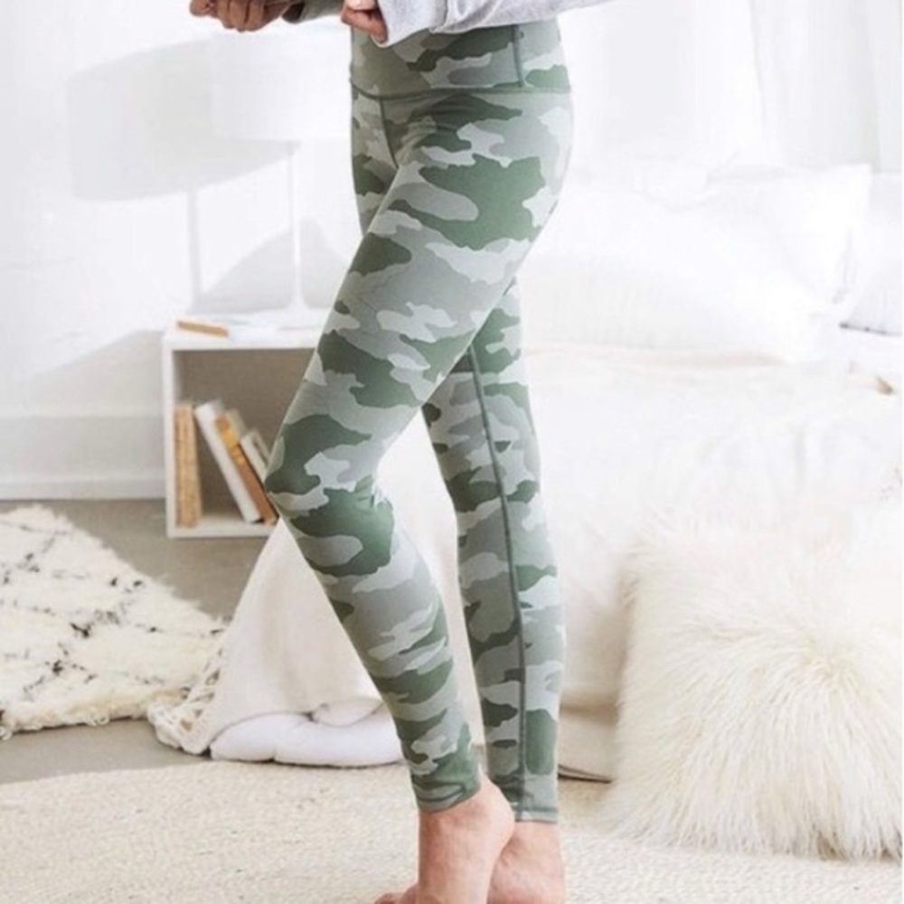 Aerie Green Camo Leggings Small